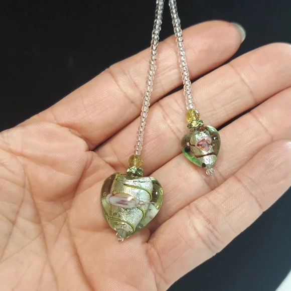 Rare! Vintage Glass Bead Heart Pendant Choker Necklace - Picture 6 of 8